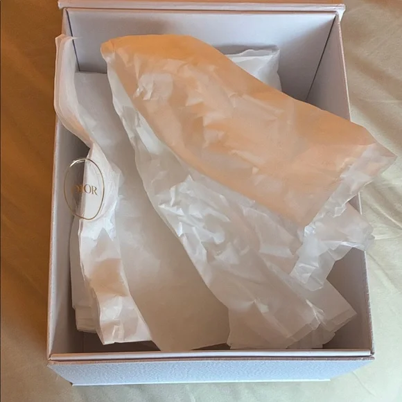 Dior Gift Box and Dust bag - Picture 3 of 7